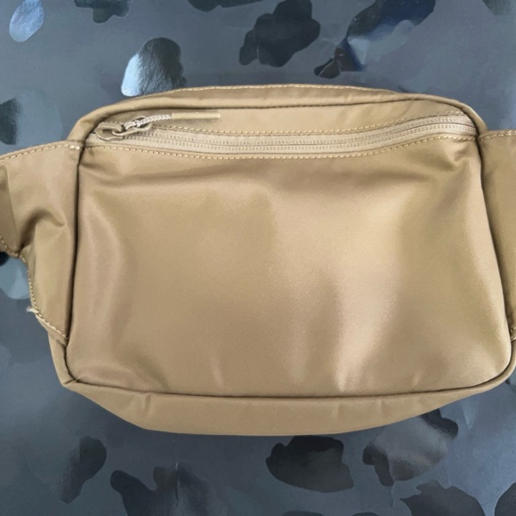 Lululemon Everywhere Belt Bag Large 2L - Artifact - Picture 3 of 4